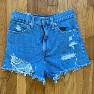 Levi’s High Waisted Mom Jean Shorts 27 Distressed Rigid Denim Cotton Raw Hem 3”